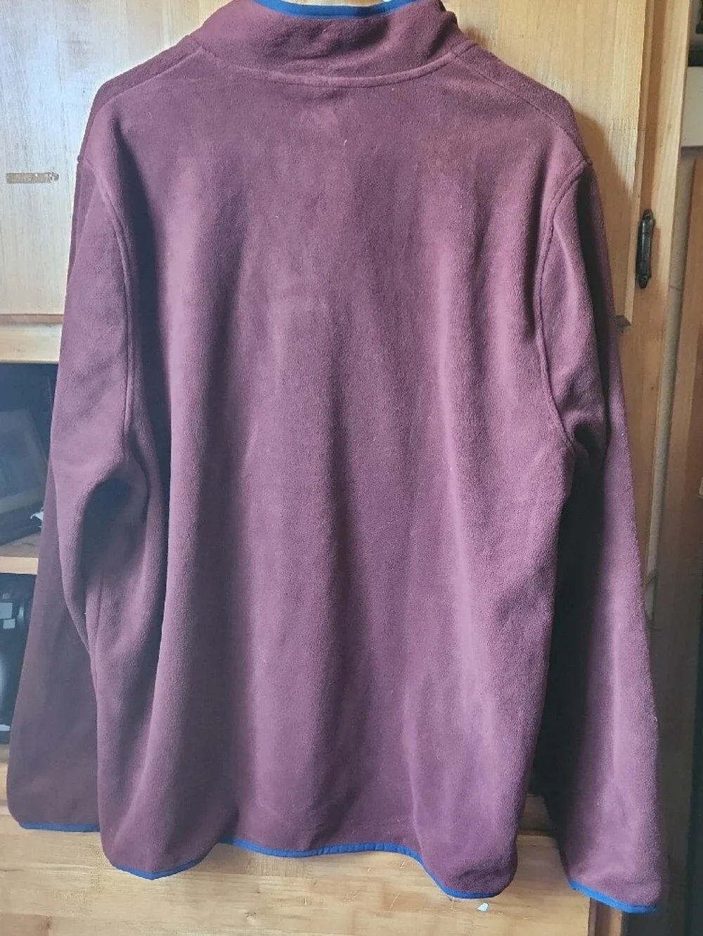32 Degrees Men's Maroon Fleece with Blue Trim,‎ XL.